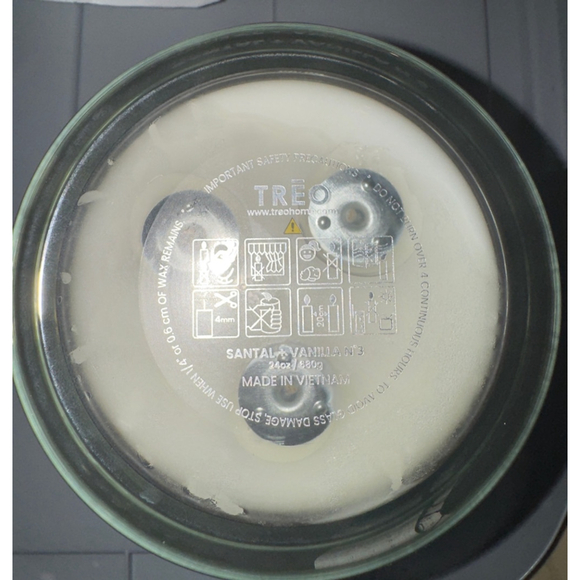 Treo Home Santal Vanilla Hand Poured Candle Bougie Parfumee Essential Oils L Jar - Picture 3 of 3